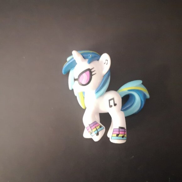 Collection of 8 Unique My Little Pony Action Figurines + Applejack's Bed - Picture 7 of 10